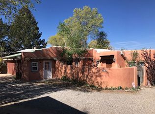 510 Anglada Ln, Taos, NM 87571