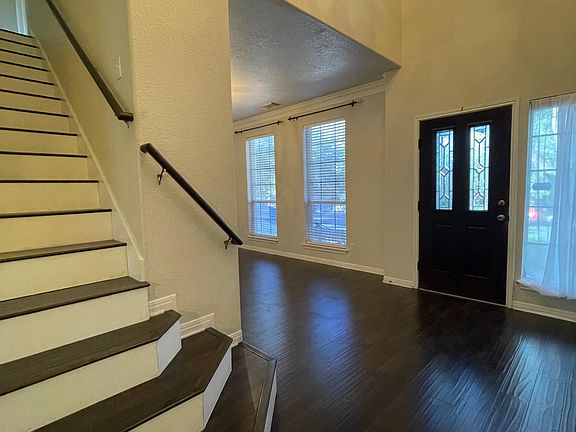 3rd image of 11110 Sadler Grv