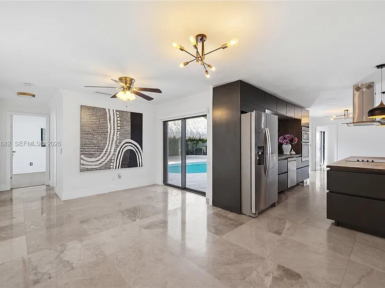 1415 W Camino Real — Photo 4