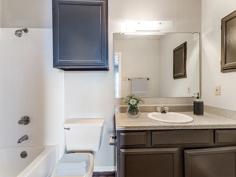 Dakota Apartments — Photo 39