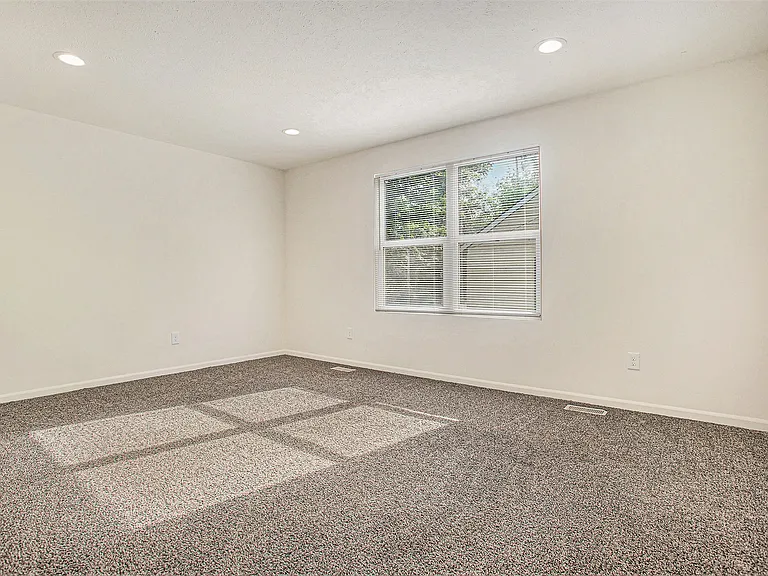 2621 Redwood Ave — Photo 17