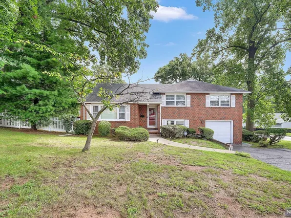 801 Beech Pl, New Milford, NJ 07646