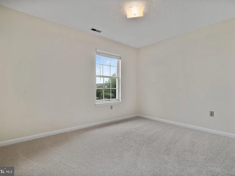 612 Emily Ln — Photo 9