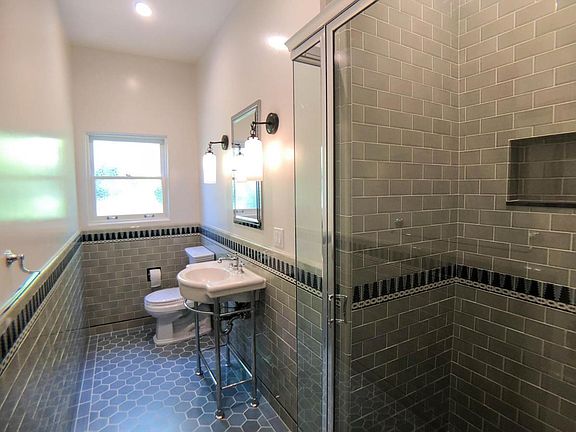 5th image of 1330 N Harper Ave #218