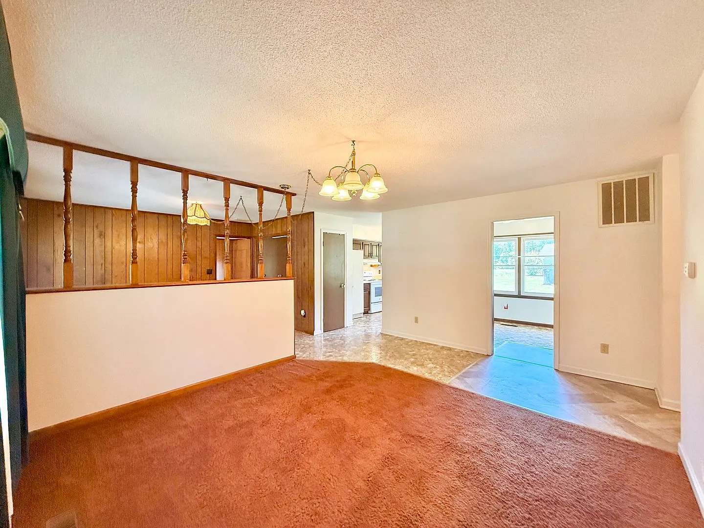 Charming 3 Bedroom Home for Rent! — Photo 2
