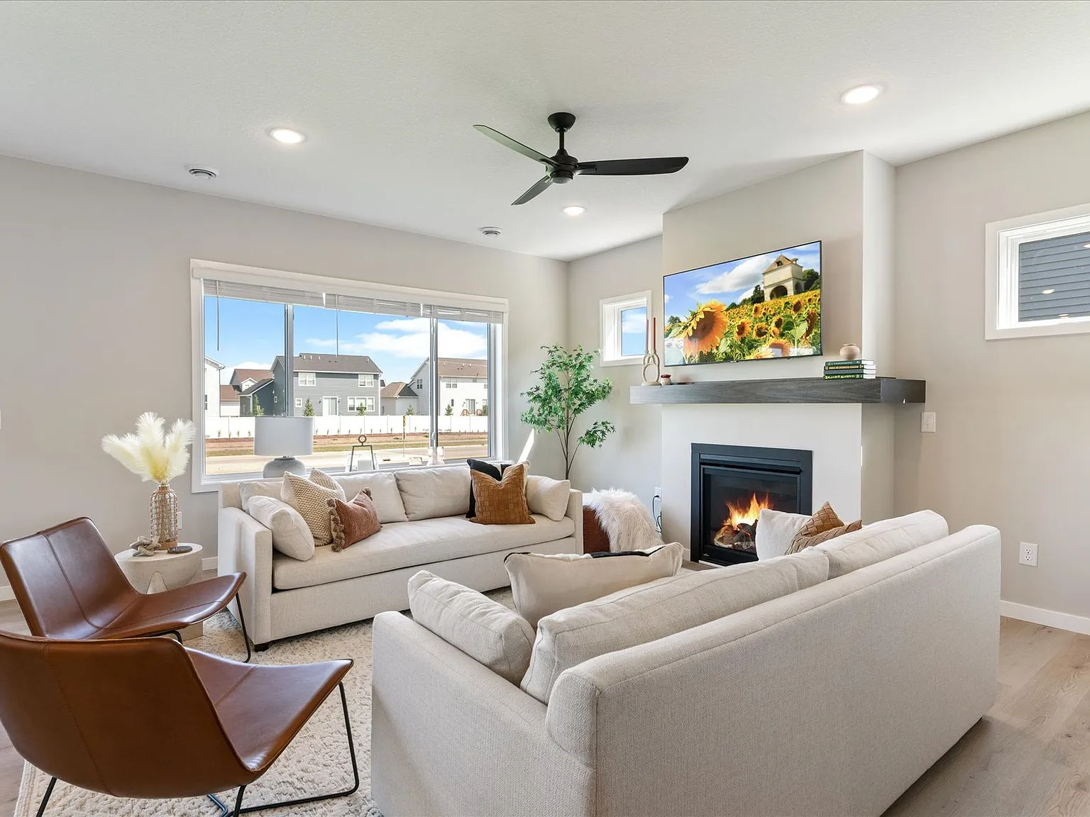 Acclaim of Woodbury Modern Living, Thoughtfully Designed — Photo 3
