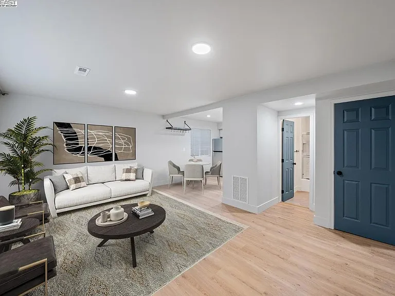 3028 Colby St #D — Photo 5