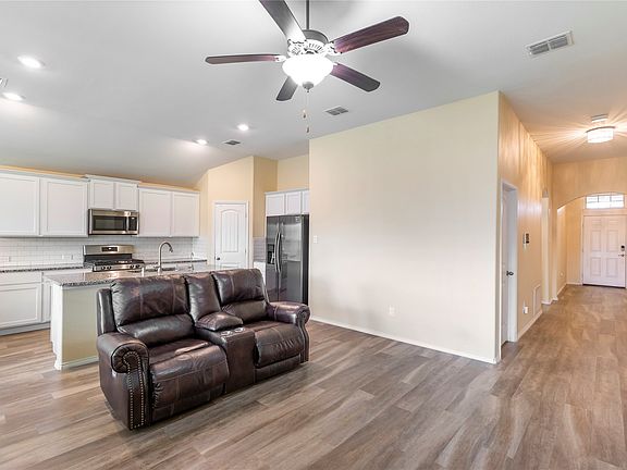 5th image of 445 Saguaro Dr
