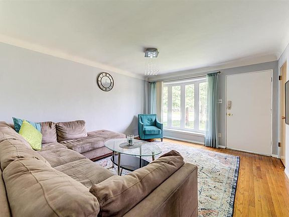 2nd image of 816 Mark Sharon Ct