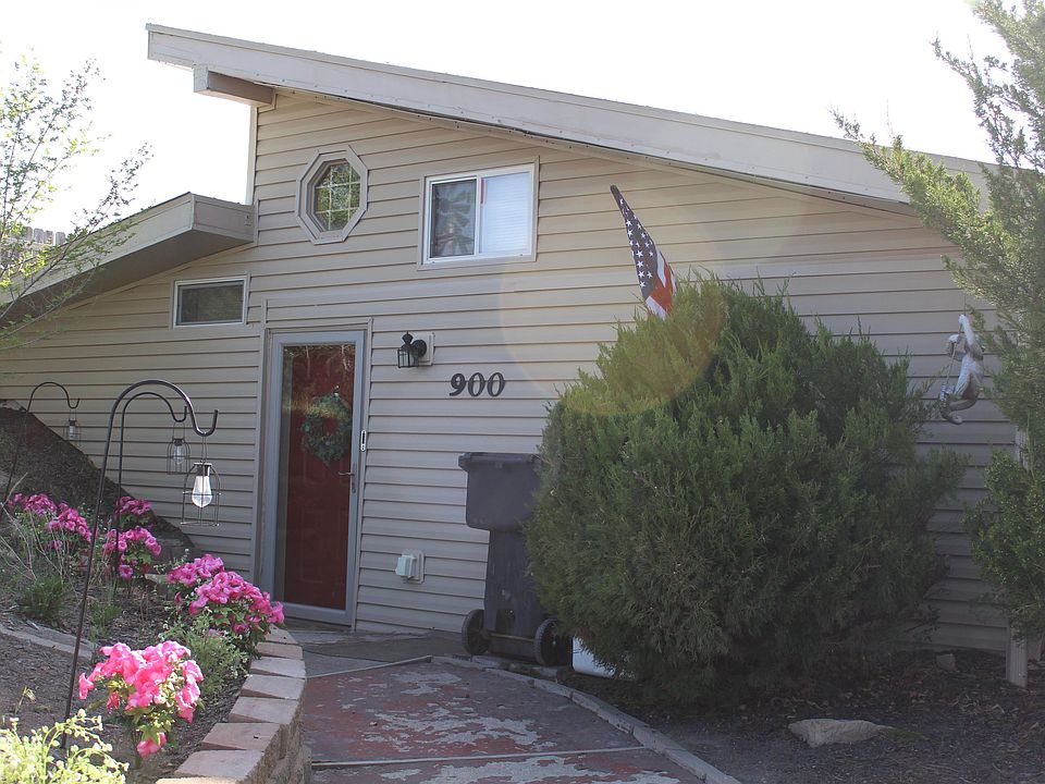 1st image of 900 3rd Ave