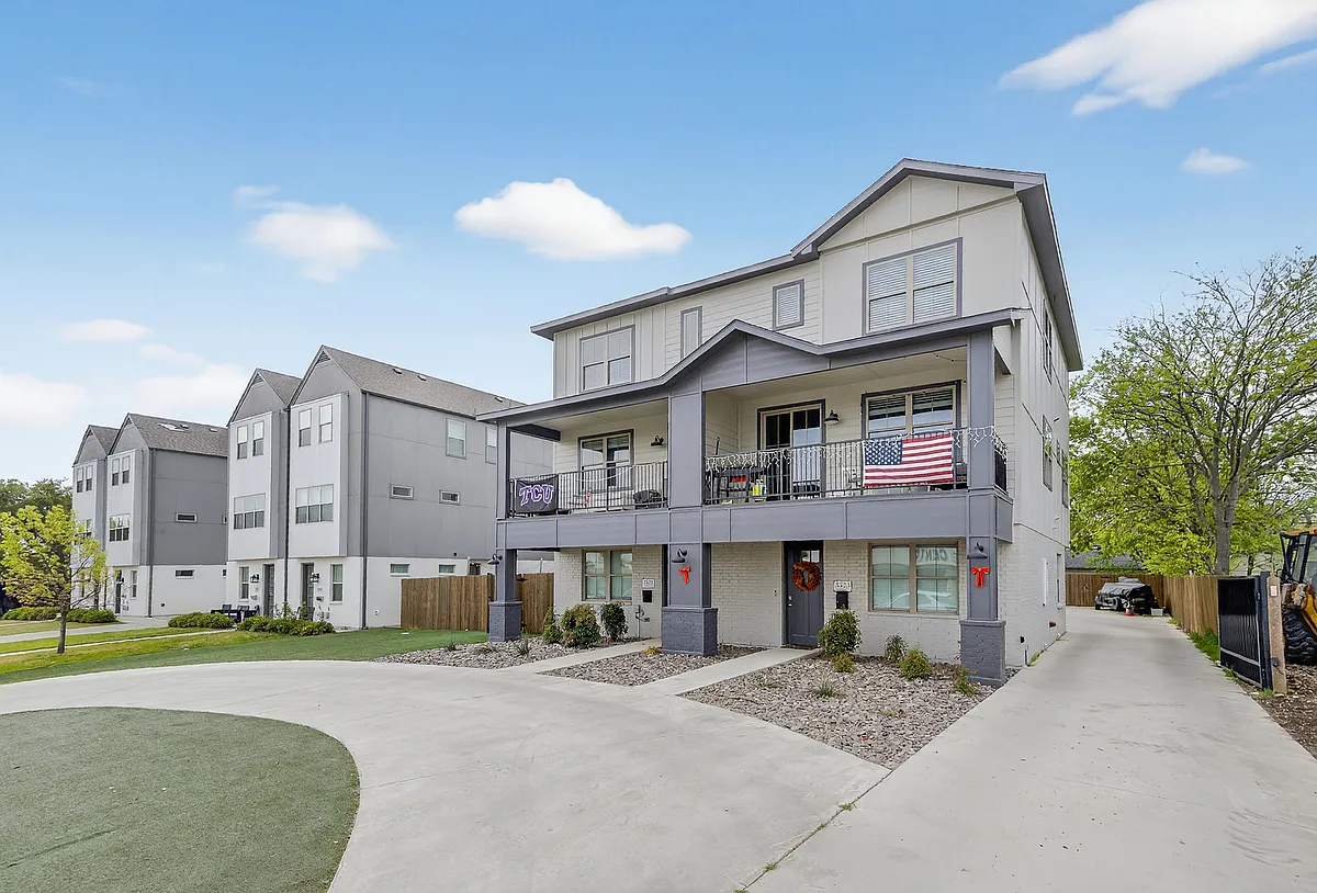 Building Photo - 3521 S Hills Ave
