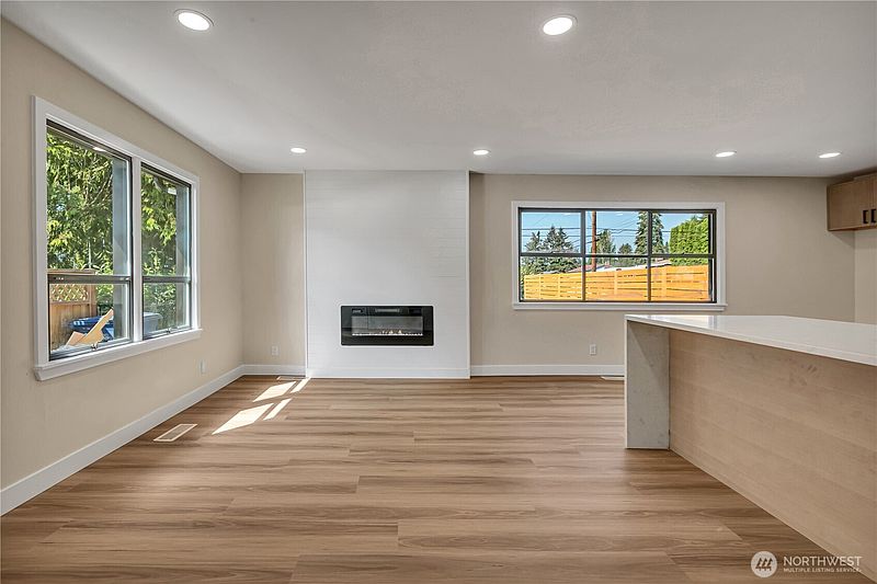 5th image of 12504 8th Avenue SW