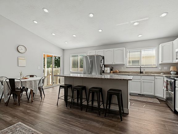 5th image of 1409 E 820 S