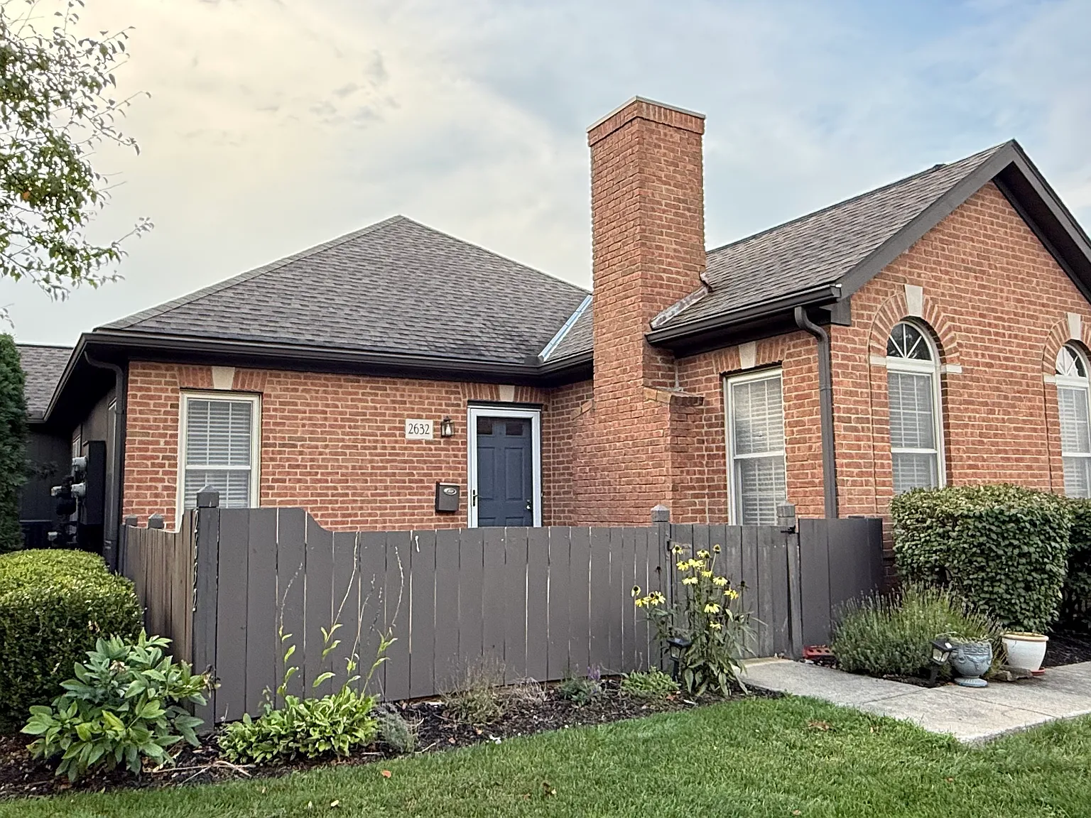2 bed, 1.5 bath, 1051 sqft, $1,800 — Photo 3