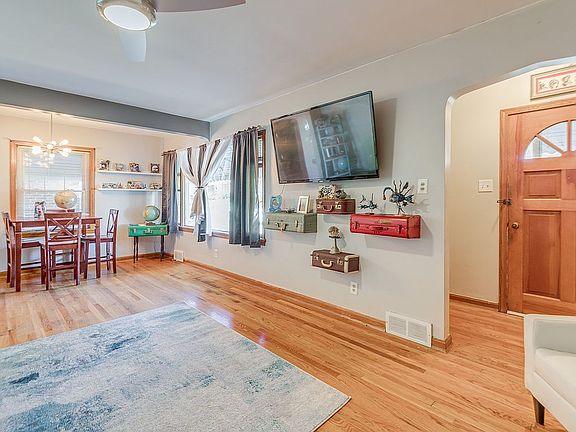 Spacious living room.