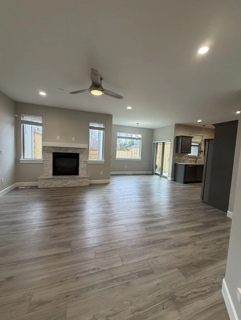 Stunning Modern Townhomes 3 Bed, 2.5 Bath with Garage & Private Yard in Wasilla! — Photo 3