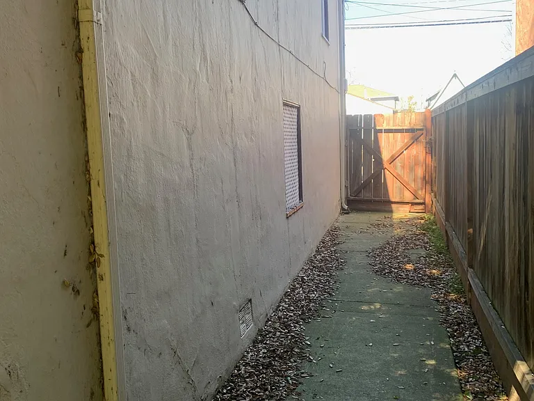 1403 Florida St — Photo 3