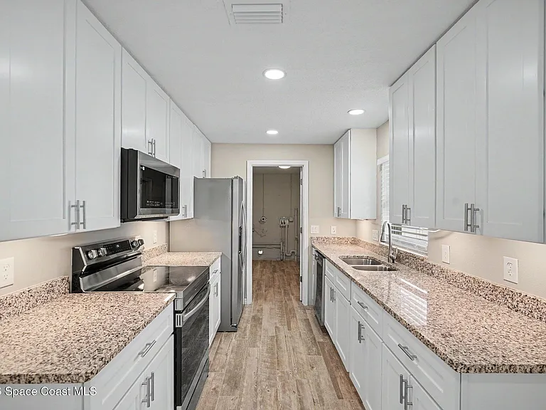 2222 Lucille Ln — Photo 7