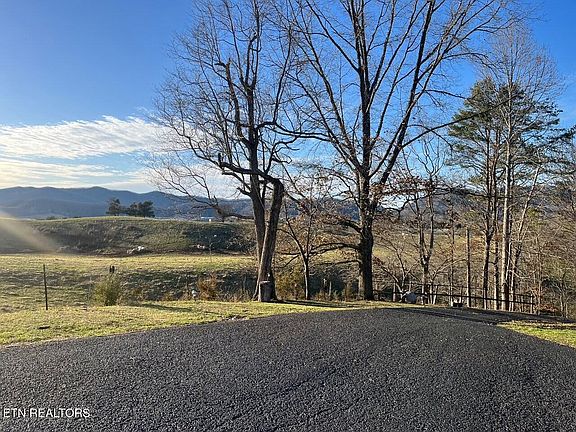 3rd image of 235 Parliament Rd