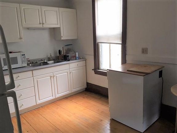 4th image of 3042 N Southport Ave #1