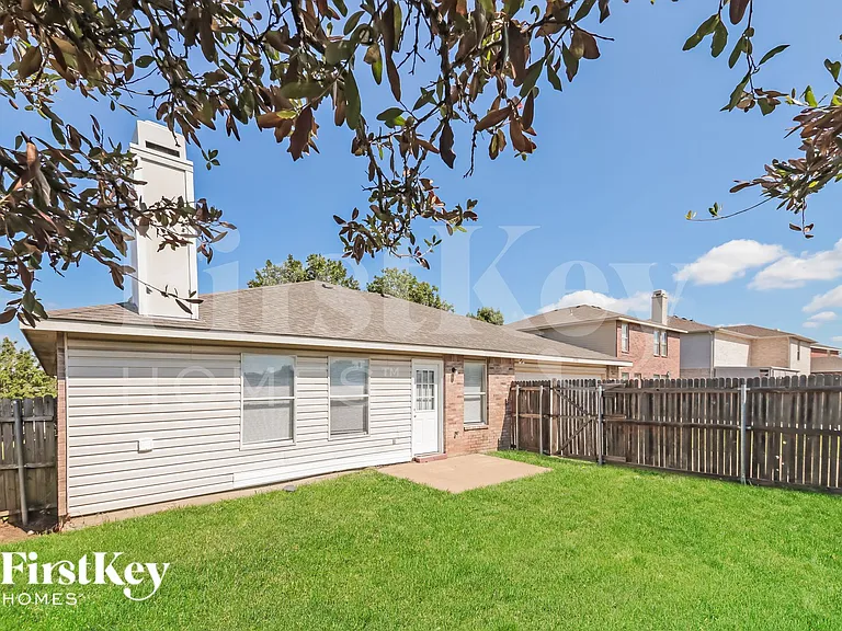 1395 Stewart Dr — Photo 18