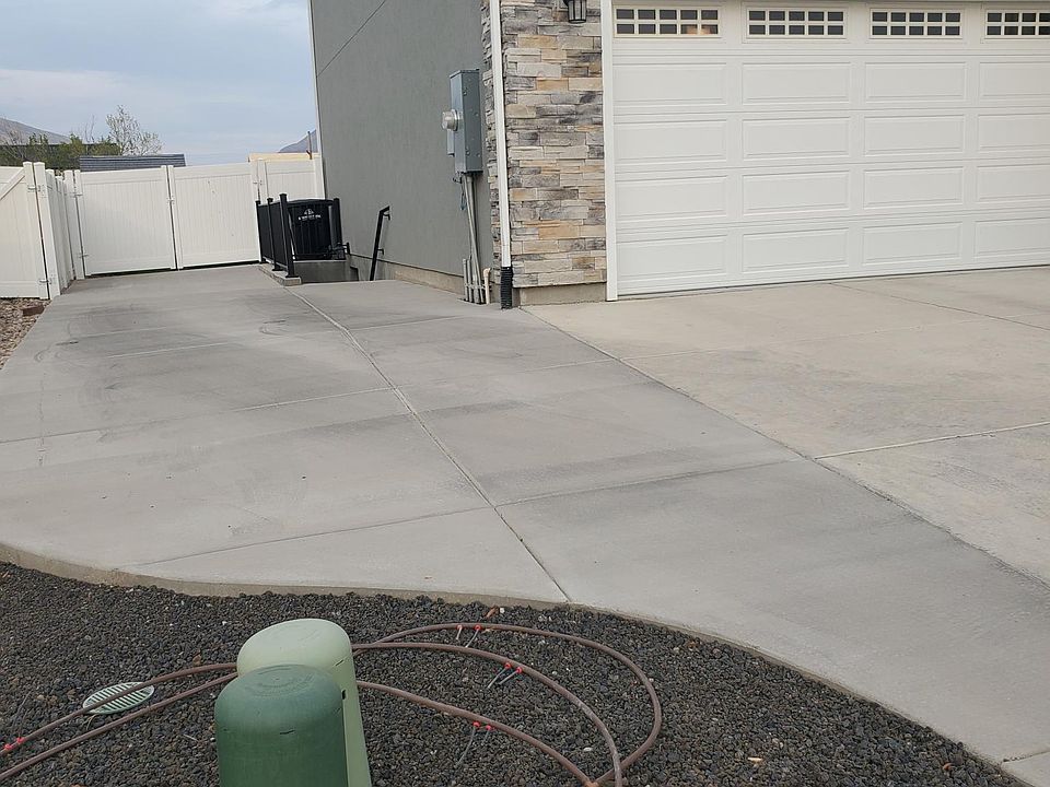 2nd image of 1066 N Laredo Dr
