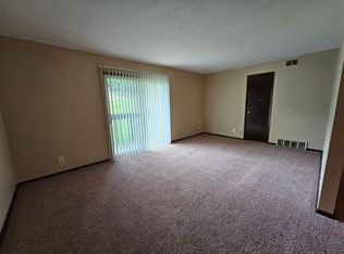 1630-1660 F Ave NW #164010, Cedar Rapids, IA 52405