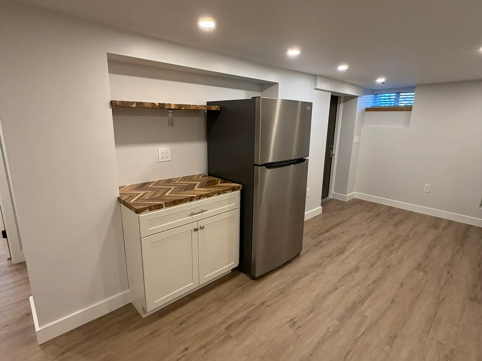 2 bed, 1000 sqft, $1,800 — Photo 2