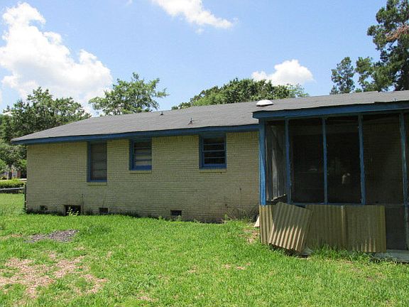 2nd image of 824 Bramble Ln