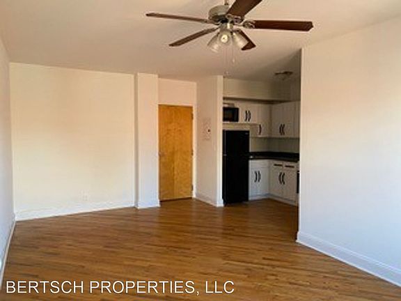 5th image of 840 W Montrose Ave #307