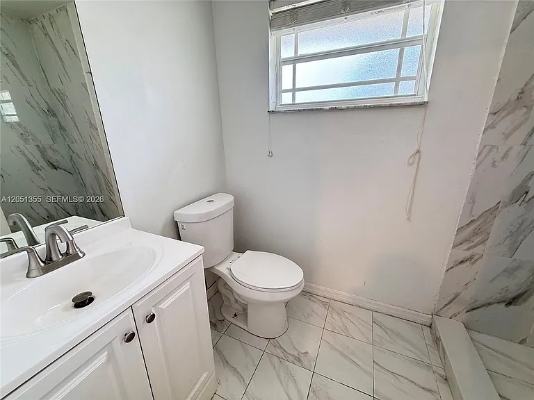 21393 NE 8th Ct #3 — Photo 10