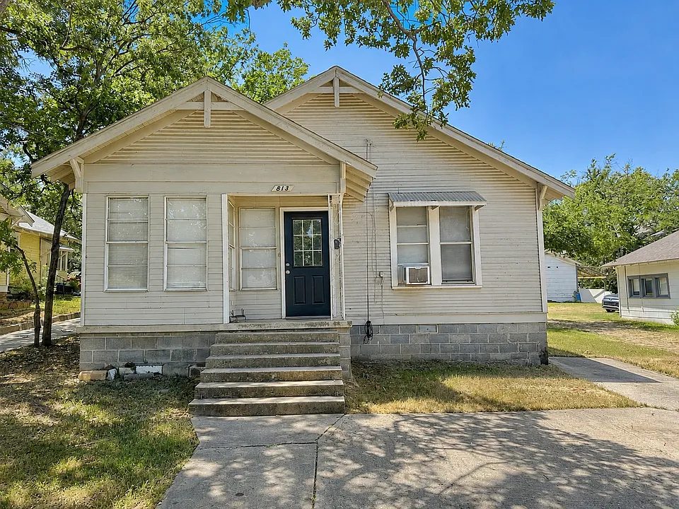 813 W Sycamore St