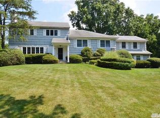 32 Salem Ridge Dr, Huntington, NY 11743