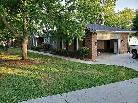 3rd image of 114 Clearwater Ln