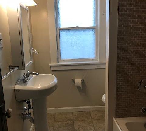 4th image of 261 Commonwealth Ave #1