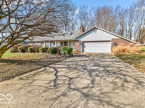 1952 Skyline Dr, Greenwood, IN 46143