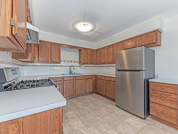 4th image of 8309 Highpoint Cir