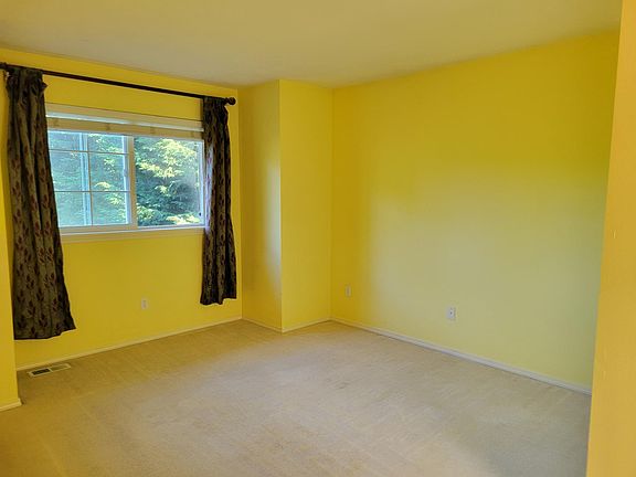 4th image of 10831 132nd Ave NE