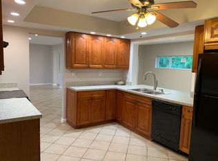 655 NE 180th St, Miami, FL 33162
