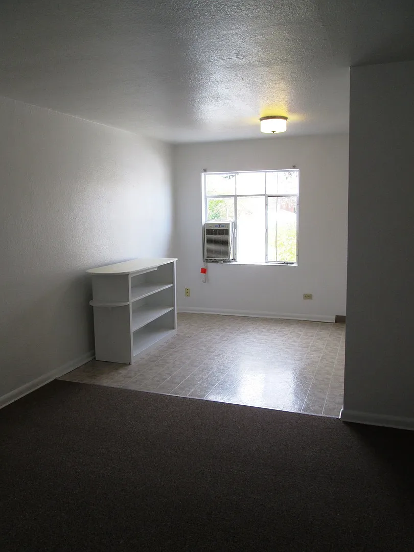 425 Coffman (MF) — Photo 2
