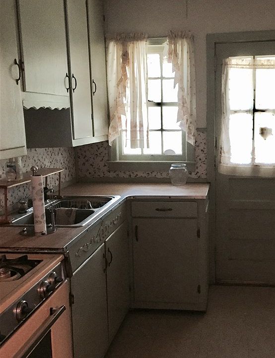 2nd image of 3621 Southland Dr