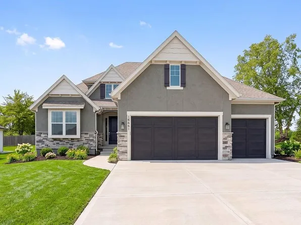 16661 S Marais Dr, Olathe, KS 66062