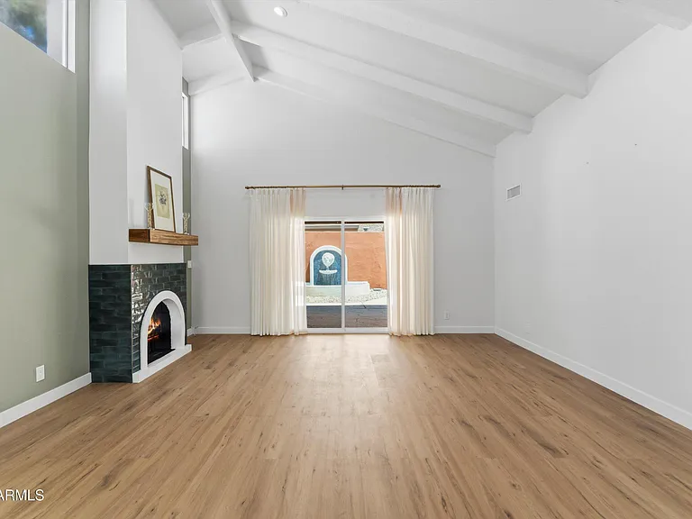 7308 E Berridge Ln — Photo 5