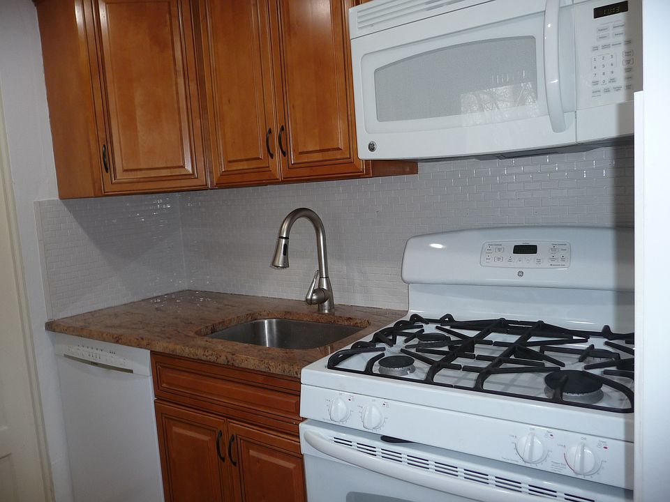 microwave & dishwasher