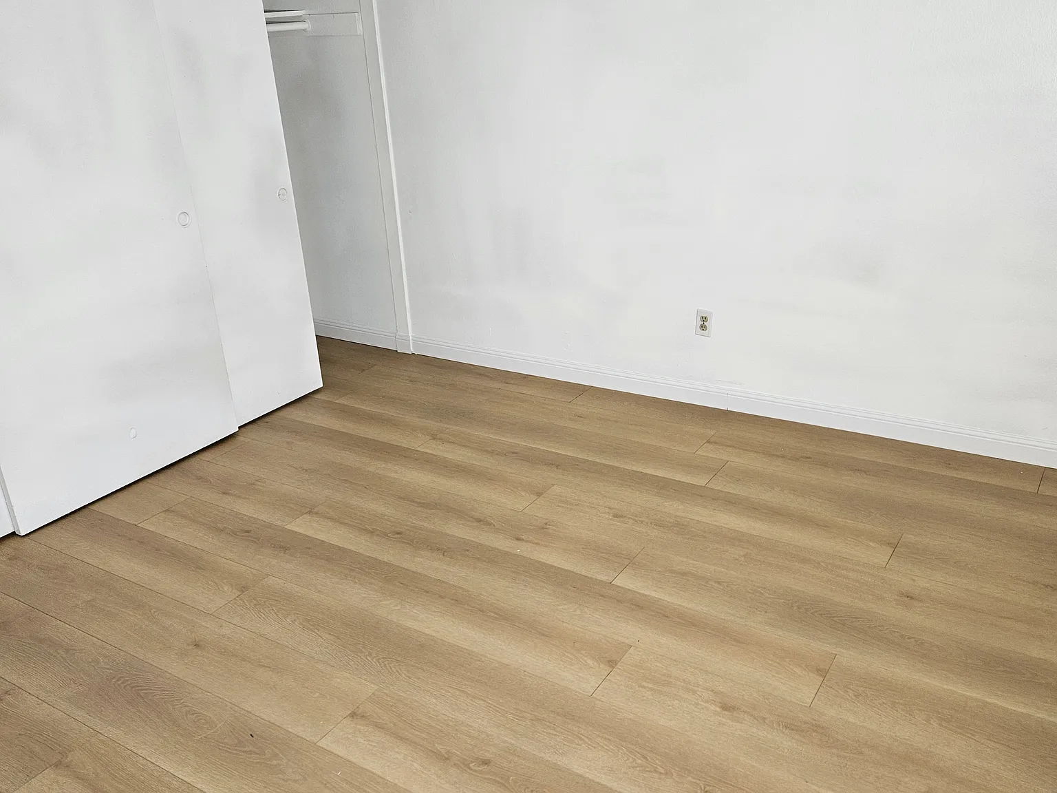 1042 W Pine St — Photo 4