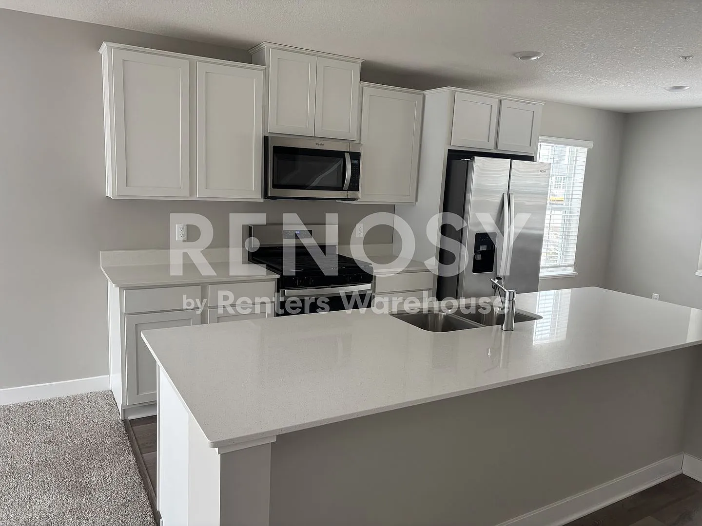 Spacious 3 Bed, 2.5 Bath Townhome in a Great Location — Photo 3