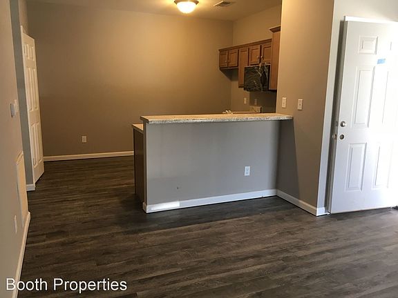 3rd image of 875 Lynnwood Way #3