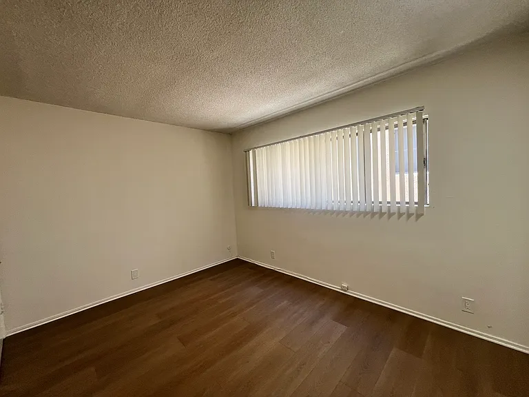 13031 Oxnard St #1 — Photo 13