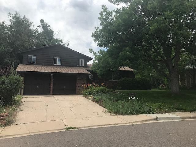 Front of house, 1 car garage available for mid sized car - landscaped front and back