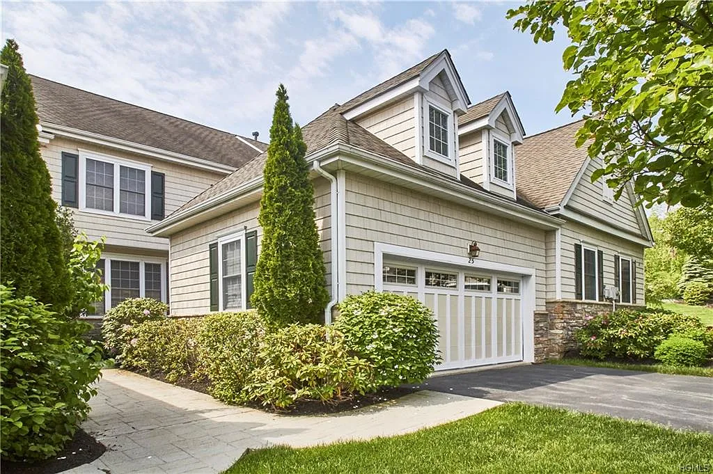 25 Turnberry Ct photo 1